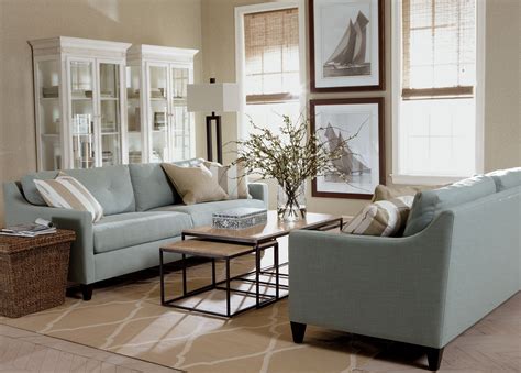 A classic living room that has contemporary leanings. Ethan Allen | Luxury living room, Chic living room, Home ...