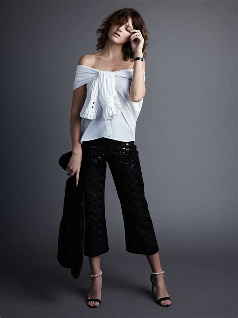 #differentwaystowearashirt #styletipsyou guys always ask me for style advice, so here it is! New and Different Ways to Wear and Style a White Button-Up ...