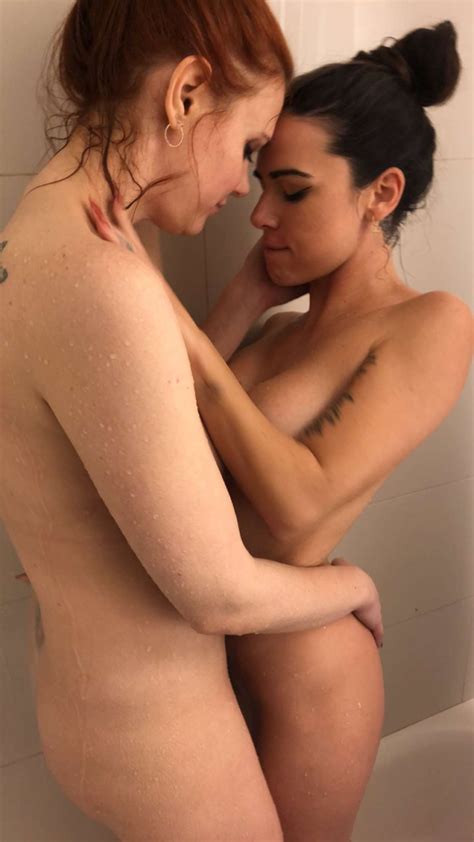 Maitland Ward Suttin Naked Lesbian Xmas Pics