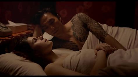 Alexandra Daddario Sex Scence En Lost Girls Y Love Hotels Xvideos