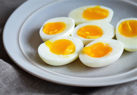 For a less runny but semi solid egg yolk with a slightly firmer white, boil the egg for eight minutes. ஒருநாளைக்கு எத்தனை வேகவைத்த முட்டை சாப்பிடுவது உங்கள் ...