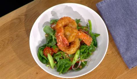 Gok Wans Giant King Prawn Sweet And Sour Salad In 2021 Prawn Asian