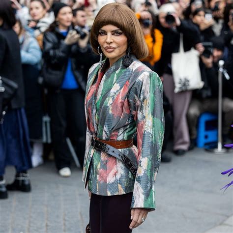 Lisa Rinna Shows Off New Bowl Cut During Paris Fashion Week Good