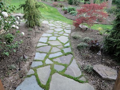Diy Flagstone Patio With Grass In Between Flagstone Path In Grass How