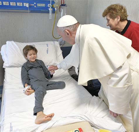 Pope Francis visits children's hospital on eve of the Epiphany ...