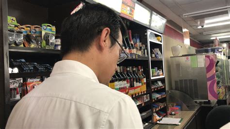 Isko Moreno warns convenience store manager for liquor sale near Manila