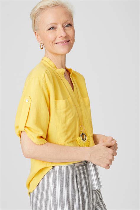 Diese bluse von dress in ist genau das richtige modell, wenn sie etwas im modischen stil und mit hemdkragen suchen. C&A Bluse mit Kette-Leinen-Mix-2 teilig, Gelb, Größe: 48 ...