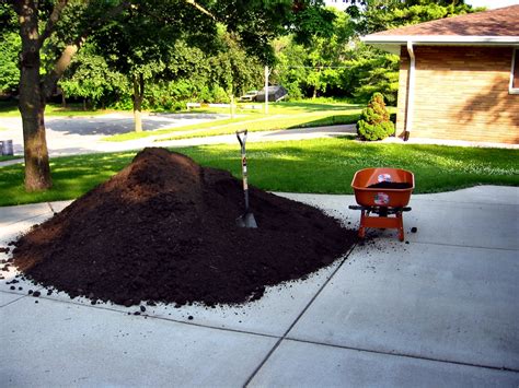 Soul Amp Photos Of Five 5 Cubic Yards Of Top Soil Sitting In A Drive