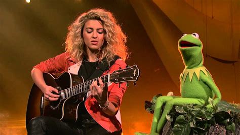 Tori Kelly And Kermit The Frog Sing Rainbow Connection Disneyland