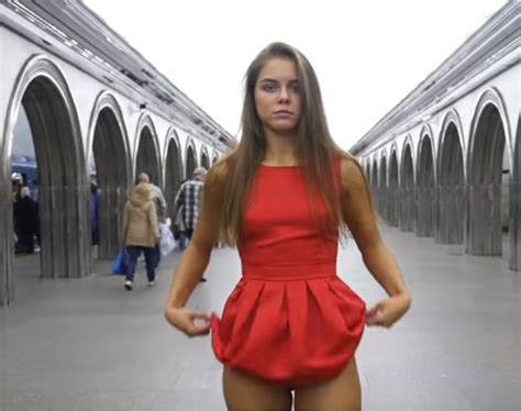 Video Woman Lifts Up Her Skirt Claims Its For A Good Cause