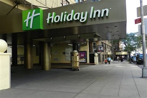 Double room with two double beds and city view. ニューヨーク内のホテル | Holiday Inn New York City-Midtown-57th St ...