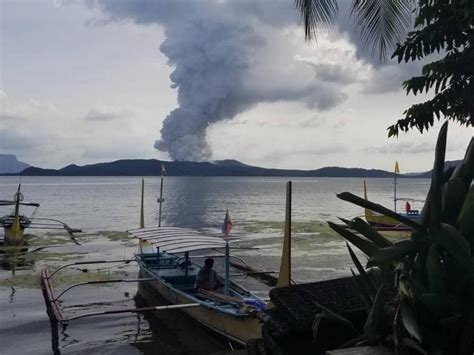Dramatic photos of philippines' taal volcano eruption. WATCH: Tourist captures video inside Taal Volcano minutes ...