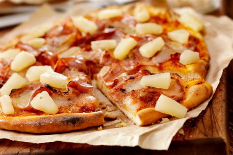 Pizza Makers Chefs Pineapple Pizza Debate | The Daily Dish