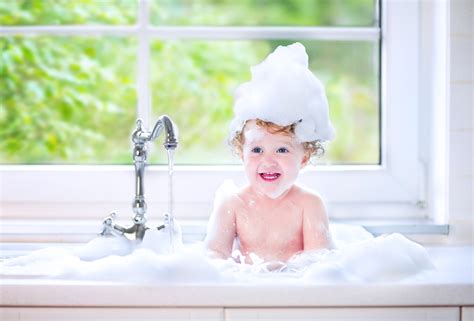 ¿cuándo Debo Cambiar A Mi Bebé A Una Bañera Normal Kinedu Blog