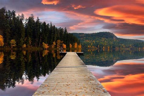 Autumn Sunset In Gardom Lake Canada Закаты Озера Туристическая