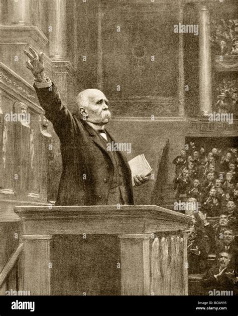 Le Premier Ministre Français Georges Clemenceau Répond Parlement