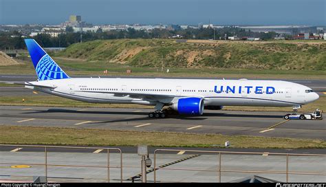 N2251u United Airlines Boeing 777 300er Photo By Huangchengjen Id