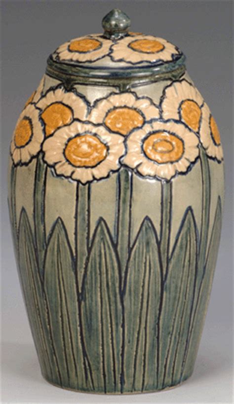 Arts and crafts movement (pl); Beauty In Common Things: American Arts and Crafts Pottery