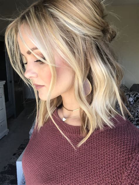 Half Up Wavy Medium Length Hairstyle Blonde Lob Hair Cute Blonde Hair