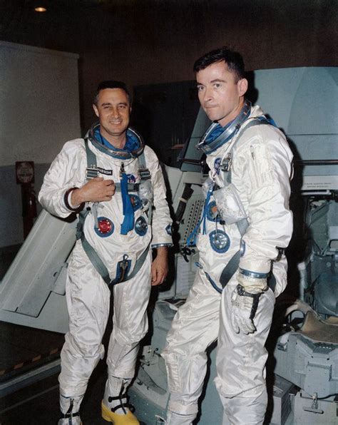 A Photographic History Of Us Spacesuits Space Suit Nasa Photos Gemini