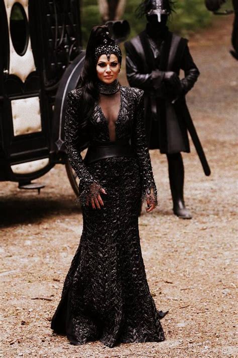 Lana Parrilla S Black Evil Queen Look In Once Upon A Time Regina Mills Villain Costumes Movie