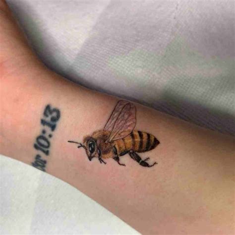 Buzzing And Fun Bee Tattoo Ideas By Tattoo Designers Tattoo Stylist