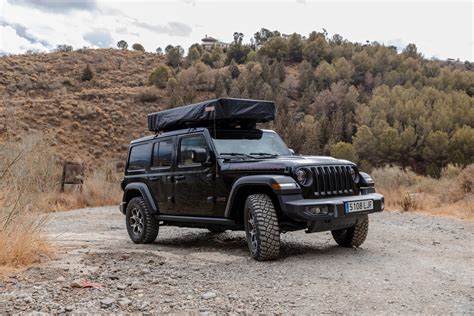 Beyond X Rooftop Hub Tent Doubles Livable Volume Of Jeep Below