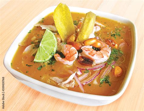 Encebollado Ecuatoriano Sopa De Pescado Albacora Foto De Stock