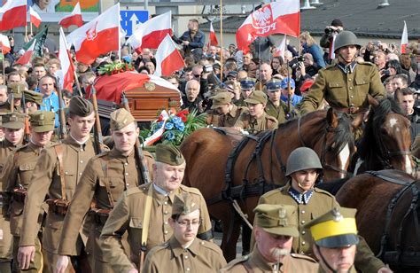 Poland buries remains of leader of WWII, anti-communist resistance