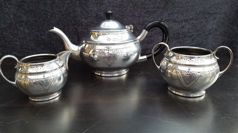 Vintage Sheffield Silver Plate Teapot Milk Jug And Sugar Bowl Set