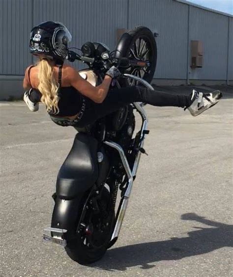 Stunt Riding Harley Hottie Shows Off Her Moves Video Harley Davidson Forums