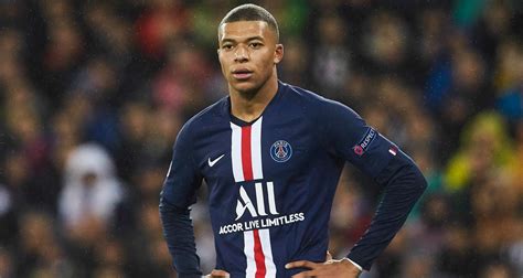 He made his debut for monaco at the age of 16 years and 347 days; Kylian Mbappé: Taille, poids et âge - Taille des célébrités