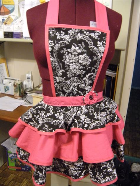 A Ruffly Full Apron Handsewn Frostings Via Fb Cute Aprons Sewing