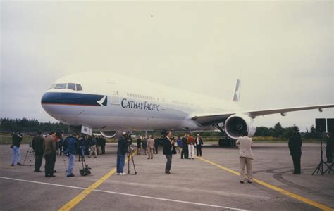 Points In Time Cathay Pacifics First Boeing 777 300 Discovery