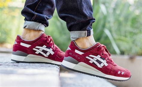 I don't even have to tie them because of the sock liner. Asics Gel Lyte III Burgundy | Varsity Pack | Kicksologists.com