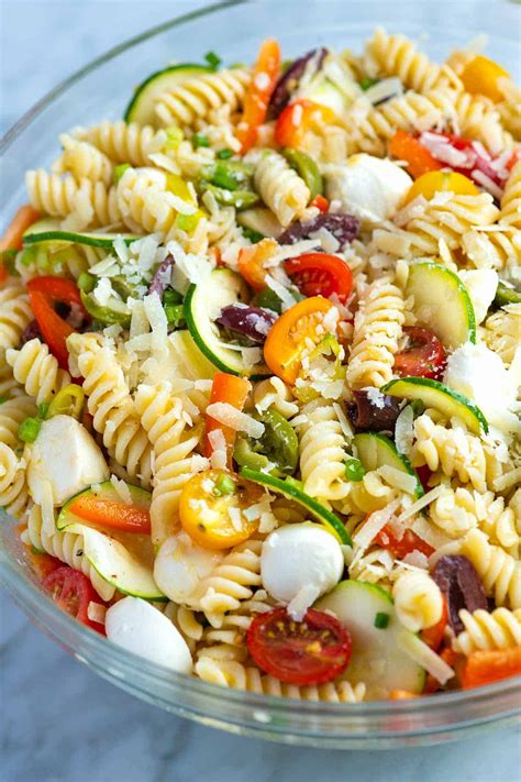 This fresh, easy pasta salad recipe comes together in under 30 minutes! Quick and Easy Pasta Salad