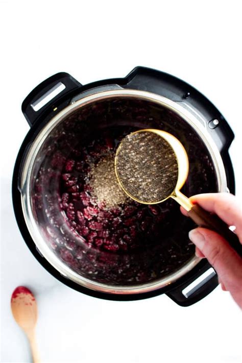 Make your next batch of jam in your instant pot without using any pectin! Instant Pot Blackberry Chia Jam | Pass Me Some Tasty