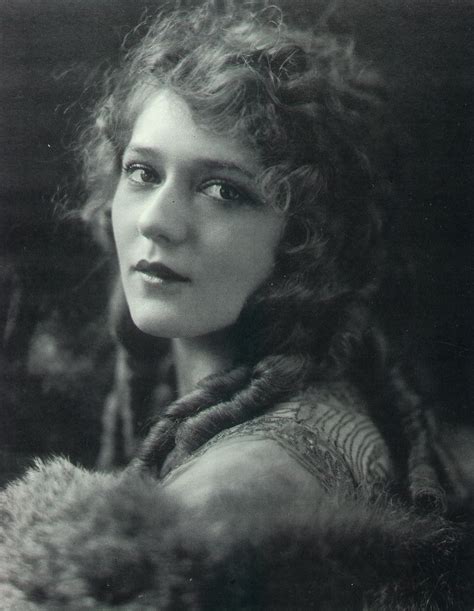 Mary Pickford Americas Sweetheart And Hollywood Power Player Who