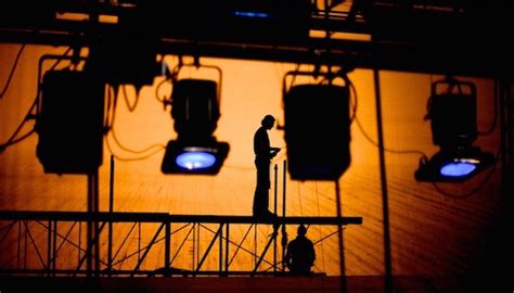 5 Reasons All Actors Should Do Stage Crew