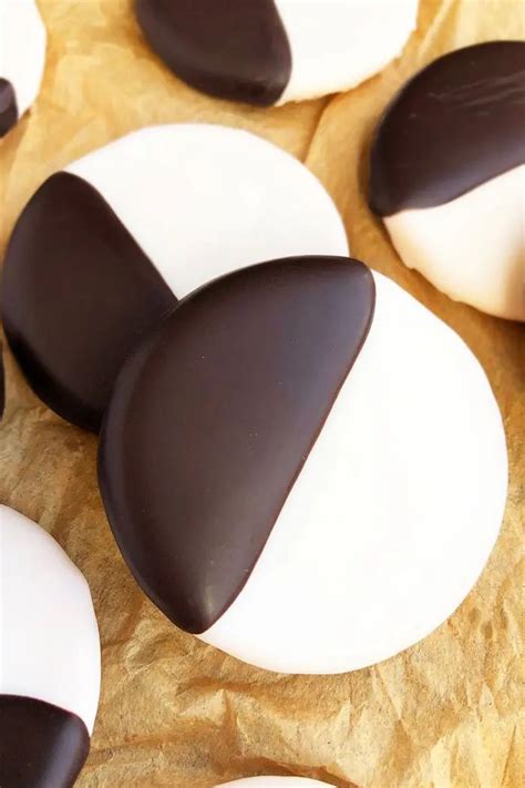 The Best Classic Easy Nyc Black And White Cookies Recipe Homemade