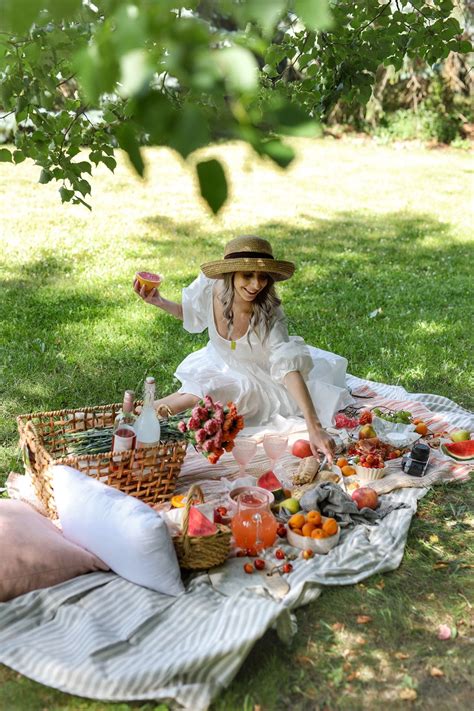 How To Have The Perfect Summer Picnic Simply Beautiful Eating Picnic Photography Summer