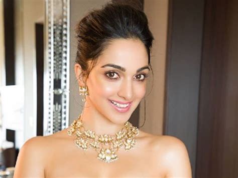 Kiara Advani Reached The Party Without A Bra A Big Cut Was Seen Even In A Small Skirt