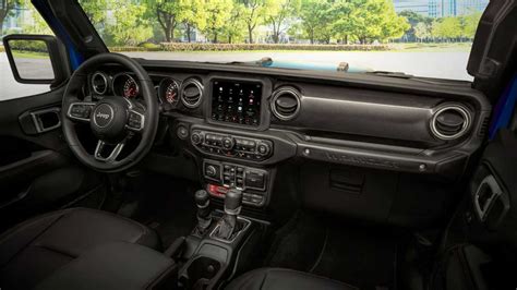 View similar cars and explore different trim configurations. Jeep Wrangler Rubicon 392 ortaya çıktı!