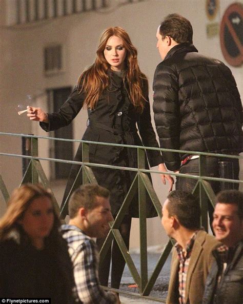 Karen Gillan Locks Lips With Phoneshop Actor Andrew Brooke Daily Mail Online