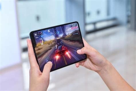 갤럭시z폴드3 더 얇고 가벼워진다폴더블폰 시장 적수 없는 삼성 얇은 oled 기술 적용하고 힌지 구조 개선z폴드2보다 30g 가벼워져 250g 전후 방수·방진. 삼성전자, 14일 '갤럭시 폴드' 3차 판매 개시 - Chosunbiz > 테크 > ICT ...