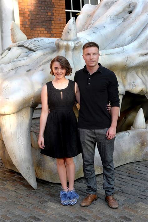 With Maisie Williams With Images Maisie Williams Joe Dempsie Arya