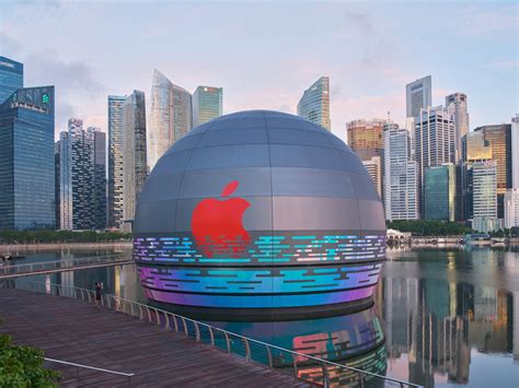Apples Floating Spherical Store At Marina Bay Sands Singapore