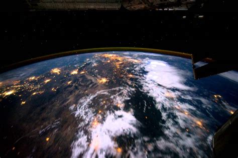 Time Lapse Video Orbiting Earth From The International Space Station