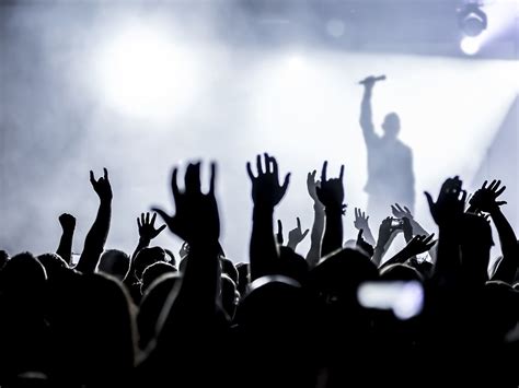 Improve Your Live Performance By Knowing What Makes It Great Music Concert Concert Concert