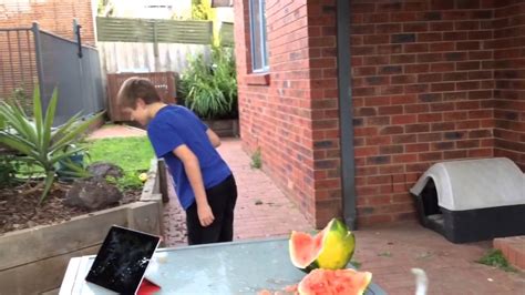 How to open a watermelon with 10c coin | life hack busting ...